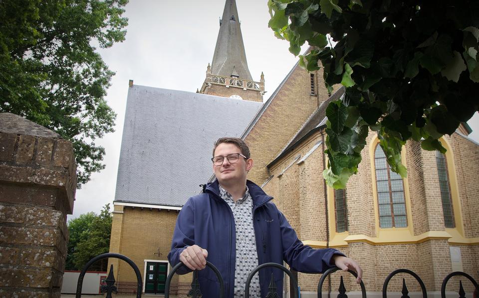 Dominee Mark (32) houdt de kerk graag midden in het dorp - Dagblad van